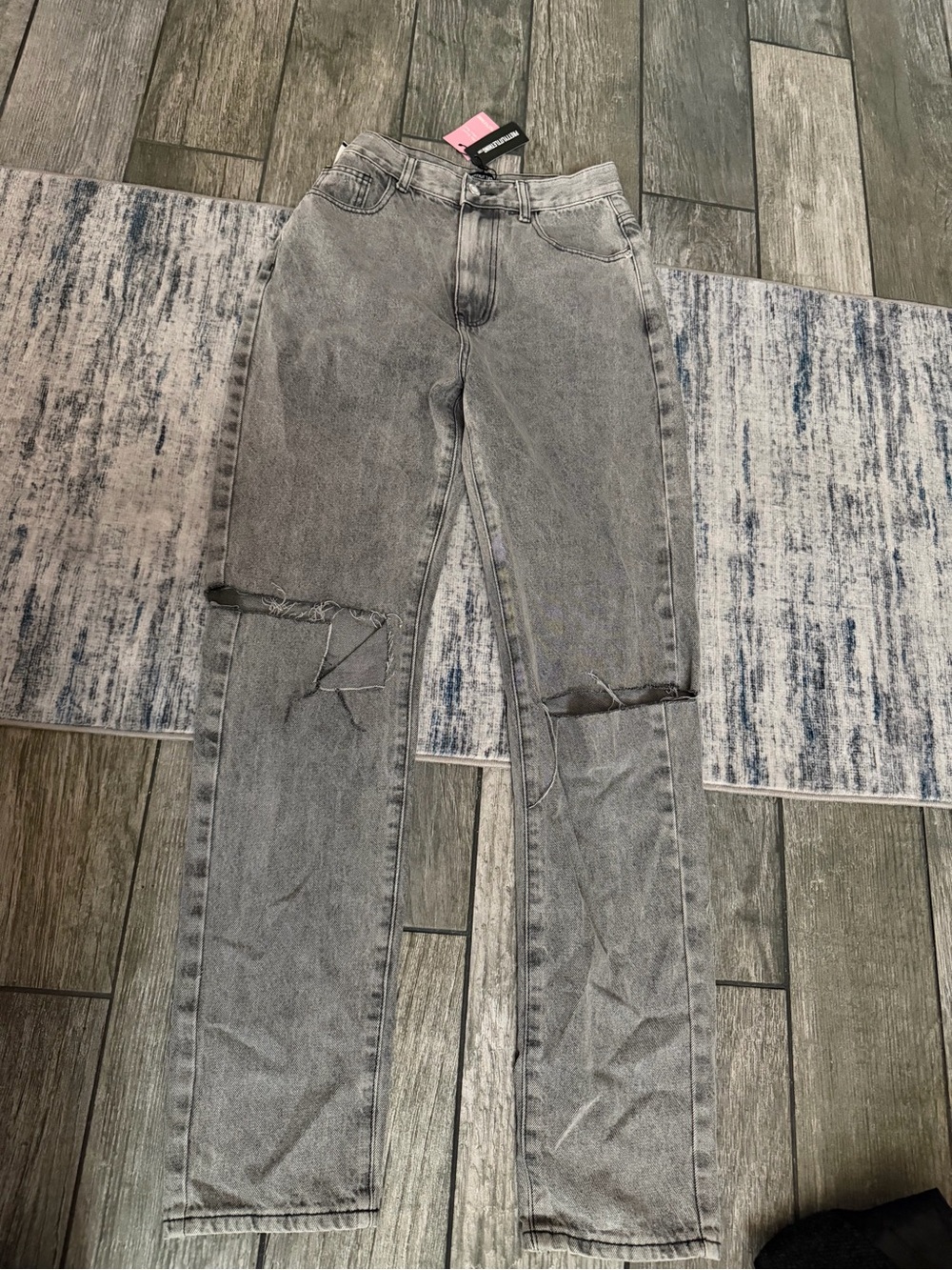 NWT PrettyLittleThing Slash Knee Long Leg Straight Jeans